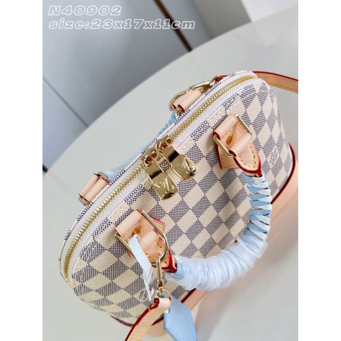 チェック柄ショルダーバッグ コンパクトサイズ 軽量タイプ LOUIS VUITTON ルイヴィトン コピー バッグ デイリー使い 旬アイテム