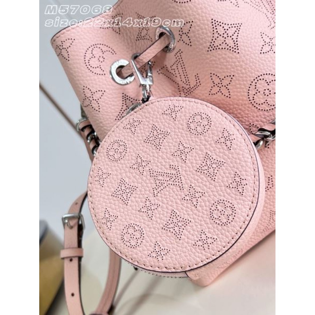 ミニショルダーバッグ 丸型ポーチ付き チェーンデザイン LOUIS VUITTON ルイヴィトン コピー バッグ お出かけ対応 注目カラー