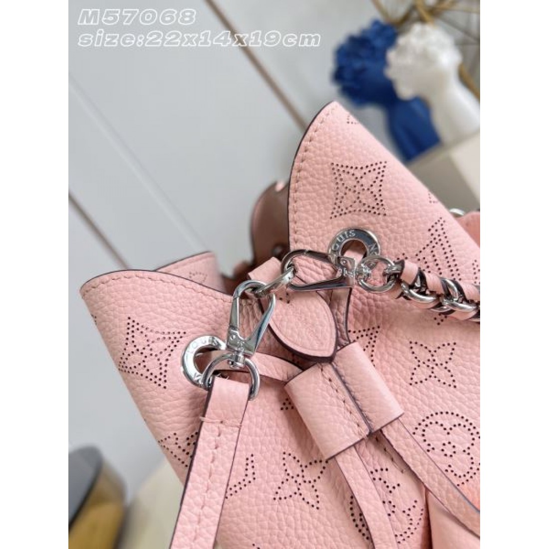 ミニショルダーバッグ 丸型ポーチ付き チェーンデザイン LOUIS VUITTON ルイヴィトン コピー バッグ お出かけ対応 注目カラー