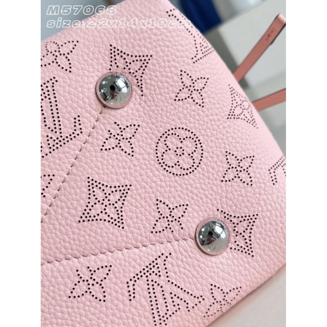 ミニショルダーバッグ 丸型ポーチ付き チェーンデザイン LOUIS VUITTON ルイヴィトン コピー バッグ お出かけ対応 注目カラー