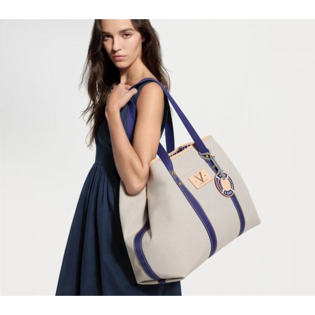 ベージュトート ネイビーハンドル デイリー使い LOUIS VUITTON ルイヴィトン コピー トートバッグ きれいめカジュアル 注目商品