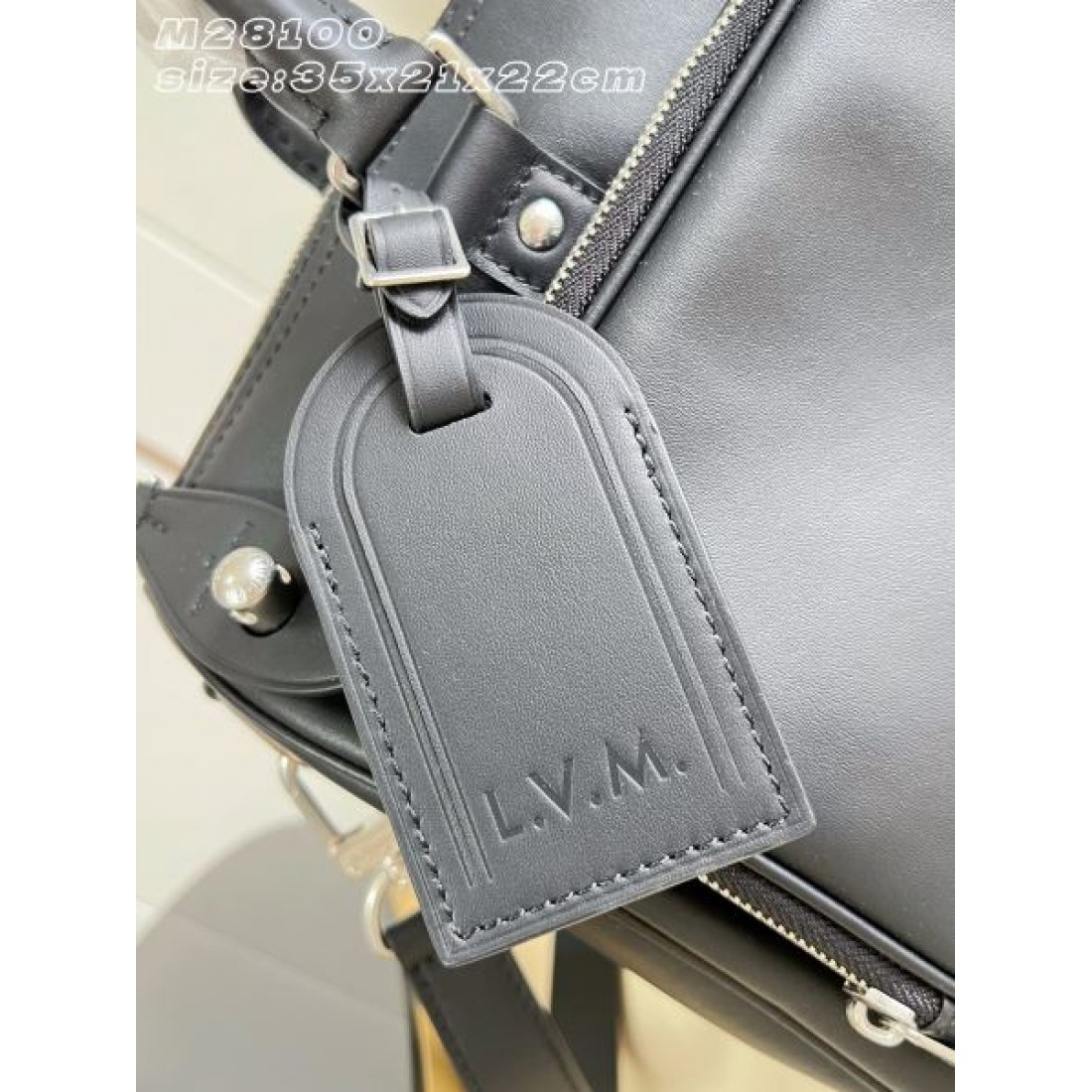 フラップショルダー 収納力あり 週末旅行対応 CELINE セリーヌ コピー バッグ 再入荷アイテム 都会派デザイン