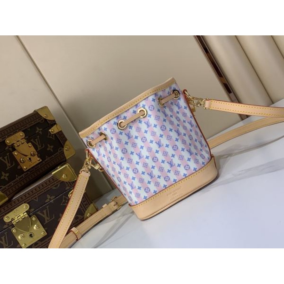 モノグラム巾着 ミニサイズ 斜め掛け対応 LOUIS VUITTON ルイヴィトン コピー バッグ デイリー使い SNSで話題