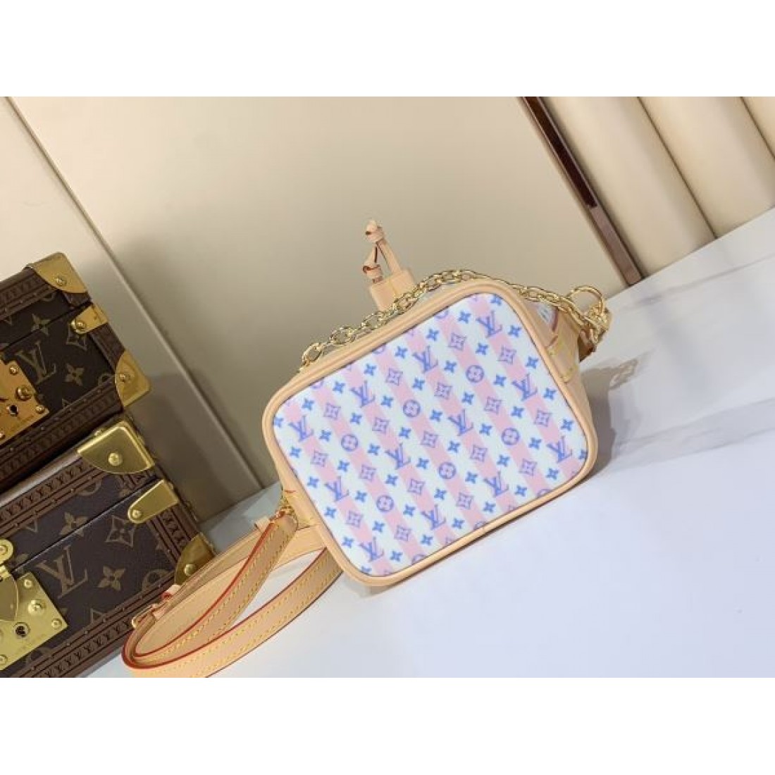 モノグラム巾着 ミニサイズ 斜め掛け対応 LOUIS VUITTON ルイヴィトン コピー バッグ デイリー使い SNSで話題