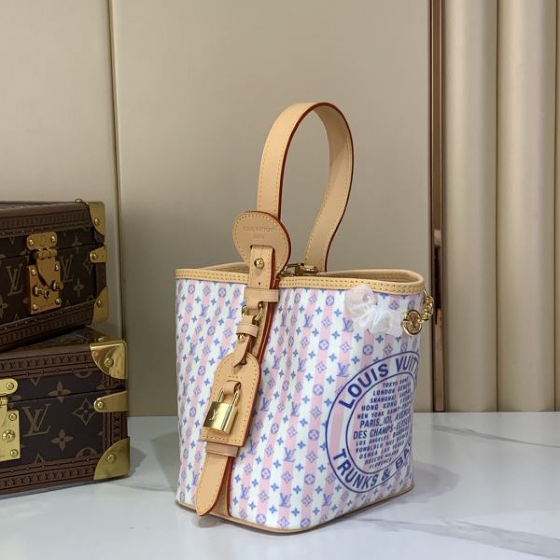 人気 ポーチセット 軽量設計 斜め掛け対応 LOUIS VUITTON ルイヴィトン コピー バッグ お出かけ 通勤通学 再入荷アイテム