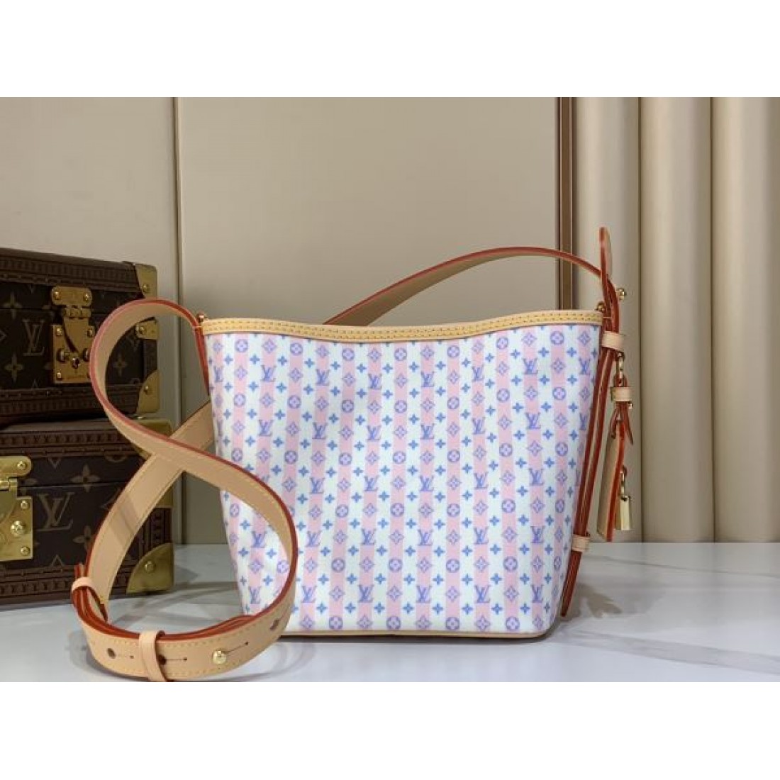 人気 ポーチセット 軽量設計 斜め掛け対応 LOUIS VUITTON ルイヴィトン コピー バッグ お出かけ 通勤通学 再入荷アイテム