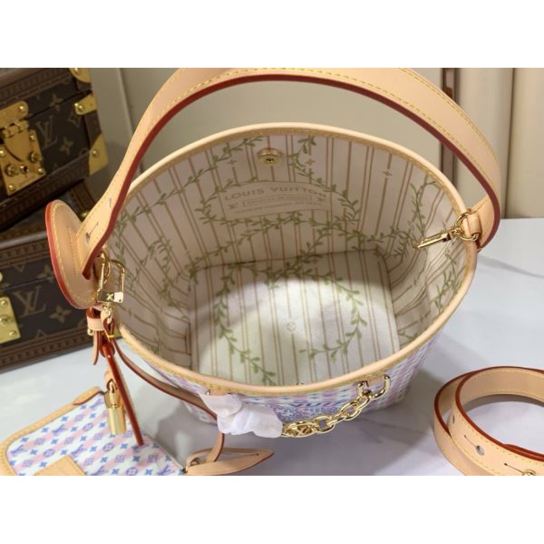 人気 ポーチセット 軽量設計 斜め掛け対応 LOUIS VUITTON ルイヴィトン コピー バッグ お出かけ 通勤通学 再入荷アイテム