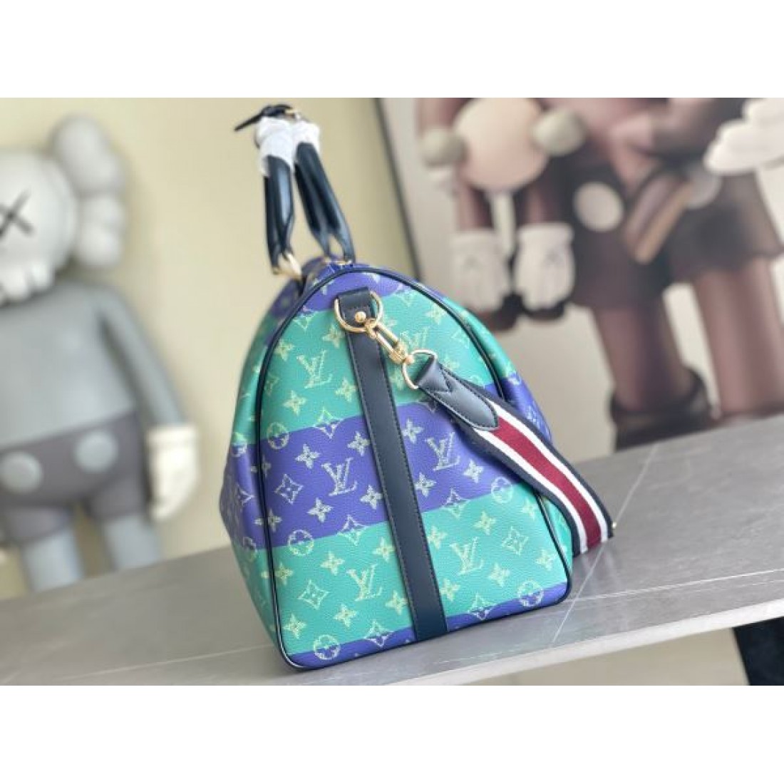 ブルーグリーン旅行バッグ ワイドストラップ付き 軽量デザイン LOUIS VUITTON ルイヴィトン コピー バッグ  売れ筋