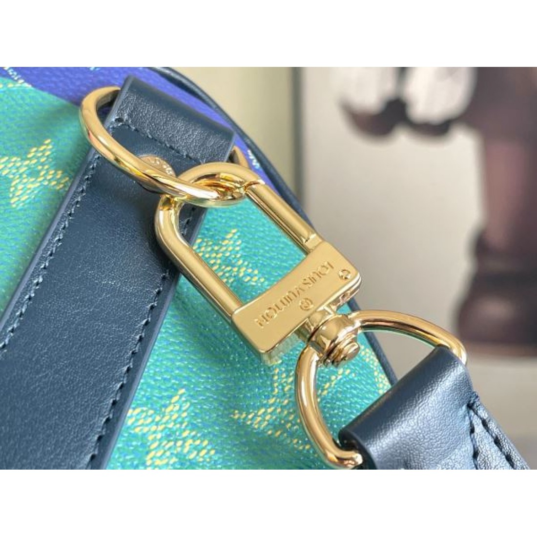 ブルーグリーン旅行バッグ ワイドストラップ付き 軽量デザイン LOUIS VUITTON ルイヴィトン コピー バッグ  売れ筋