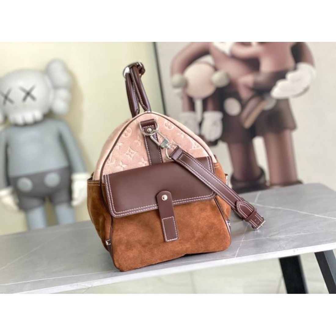 ヴィンテージ調旅行 ブラウン配色 ワイドストラップ付き LOUIS VUITTON ルイヴィトン コピー バッグ 2026新作 収納力抜群