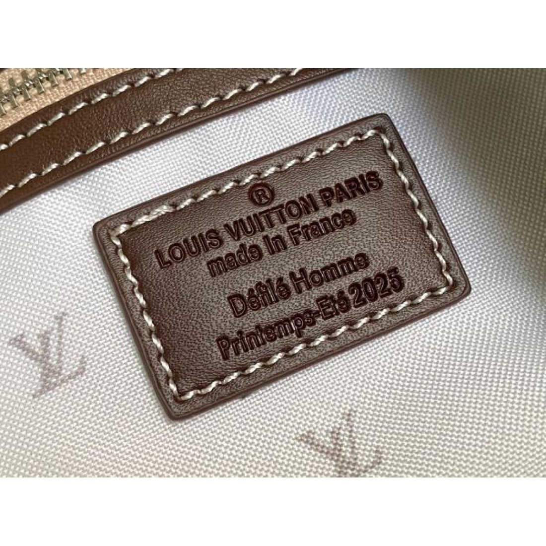 ヴィンテージ調旅行 ブラウン配色 ワイドストラップ付き LOUIS VUITTON ルイヴィトン コピー バッグ 2026新作 収納力抜群