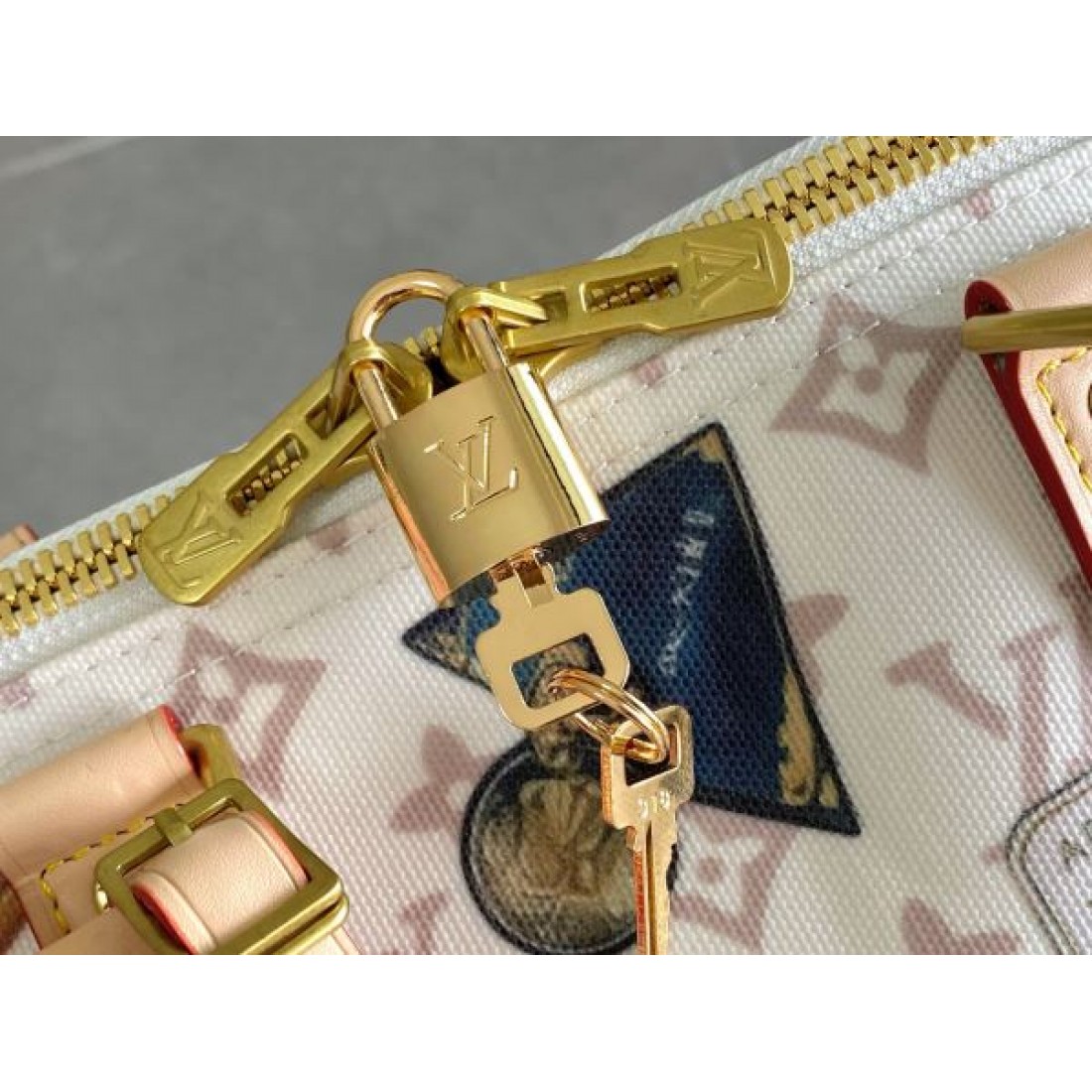 大人カジュアル アートモチーフ総柄 こなれ見え LOUIS VUITTON ルイヴィトン コピー バッグ ストリートトレンド 旬アイテム