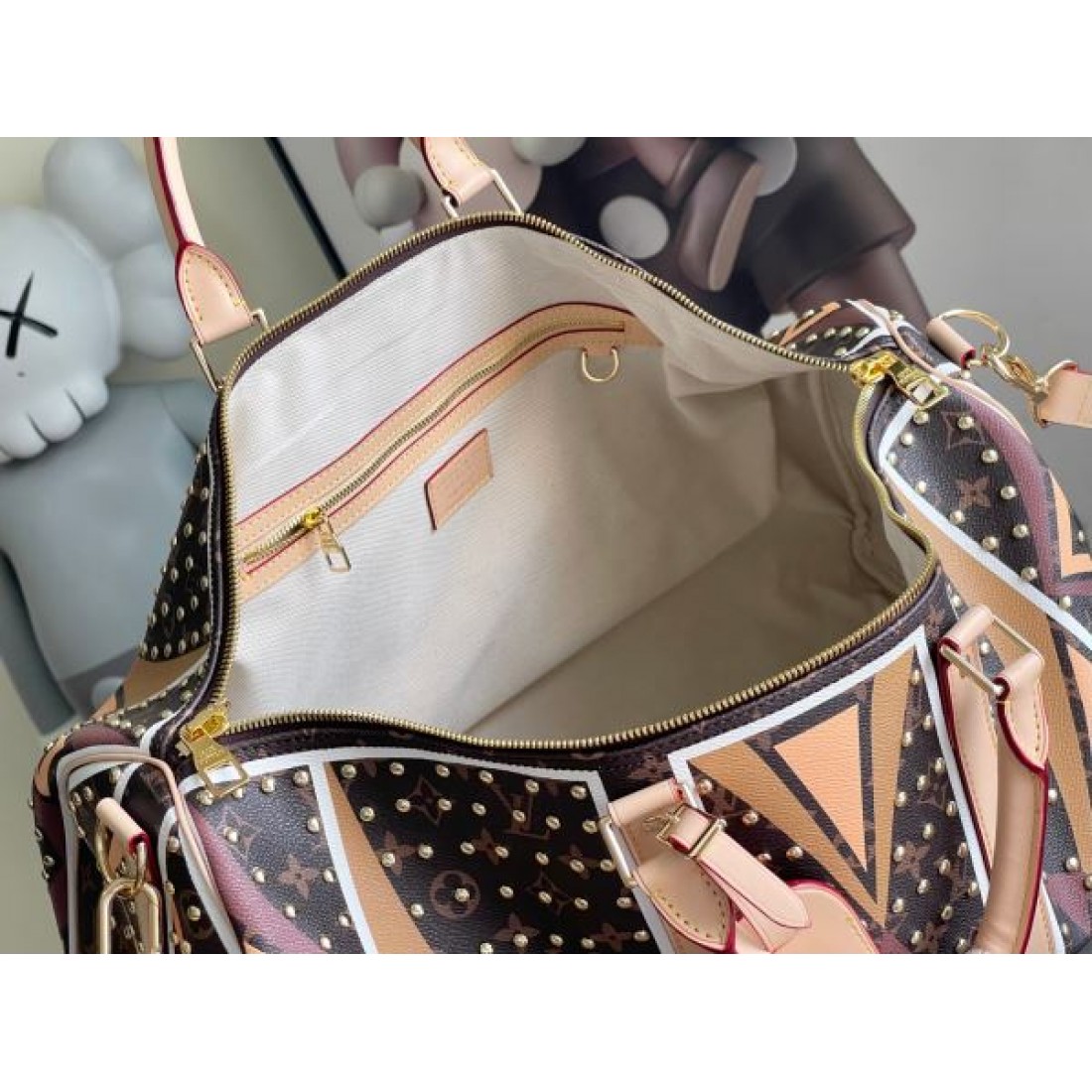 春物人気アップ モードストリート 大容量トラベル LOUIS VUITTON ルイヴィトン コピー バッグ スタッズデザイン こなれ見え 人気モデル 即戦力