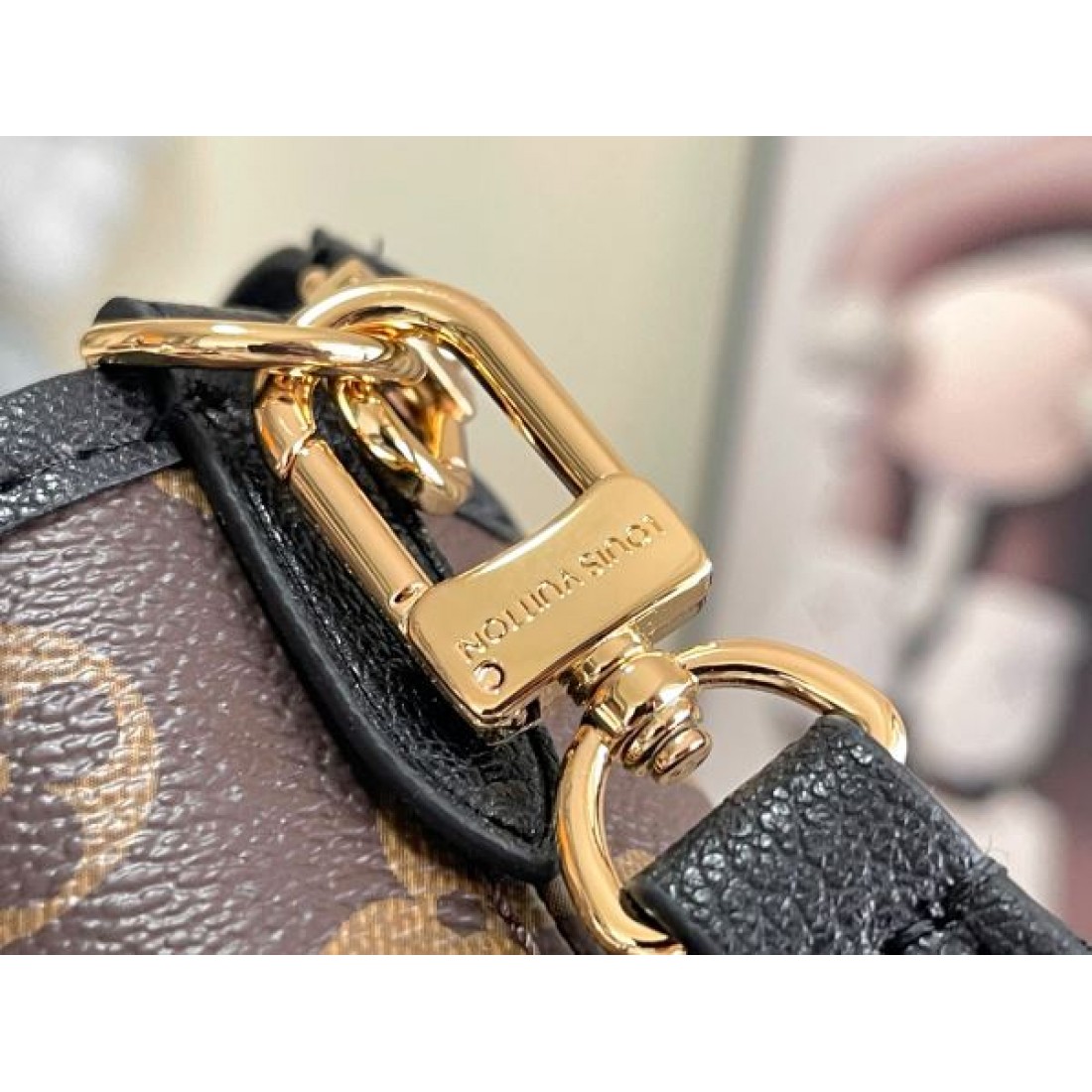 モノグラムトート ブラックハンドル仕様 シックアーバンデザイン LOUIS VUITTON ルイヴィトン コピー トートバッグ 人気