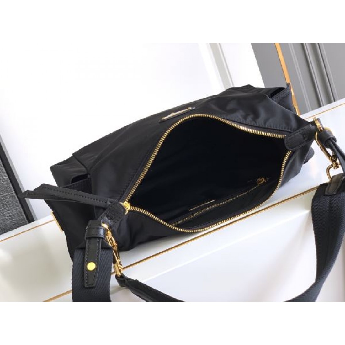 2026新作 大人カジュアル 人気バッグ PRADA プラダ コピー ショルダーバッグ 売れ筋 トレンドデザイン こなれ見え デイリー主力