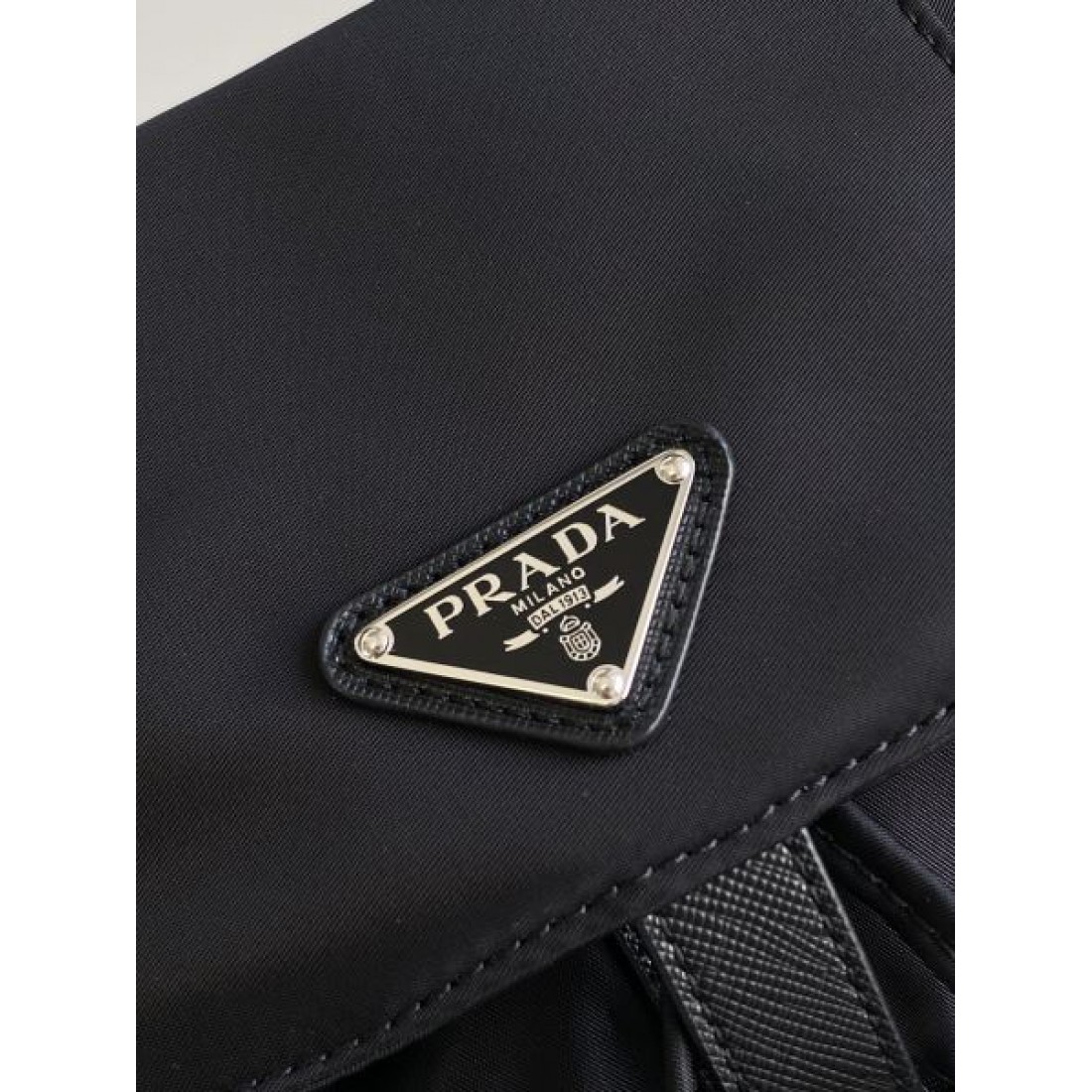 ナイロン×レザー 大容量 軽量 通勤 通学 PRADA プラダ コピー リュック 旅行 人気モデル シンプル おしゃれ