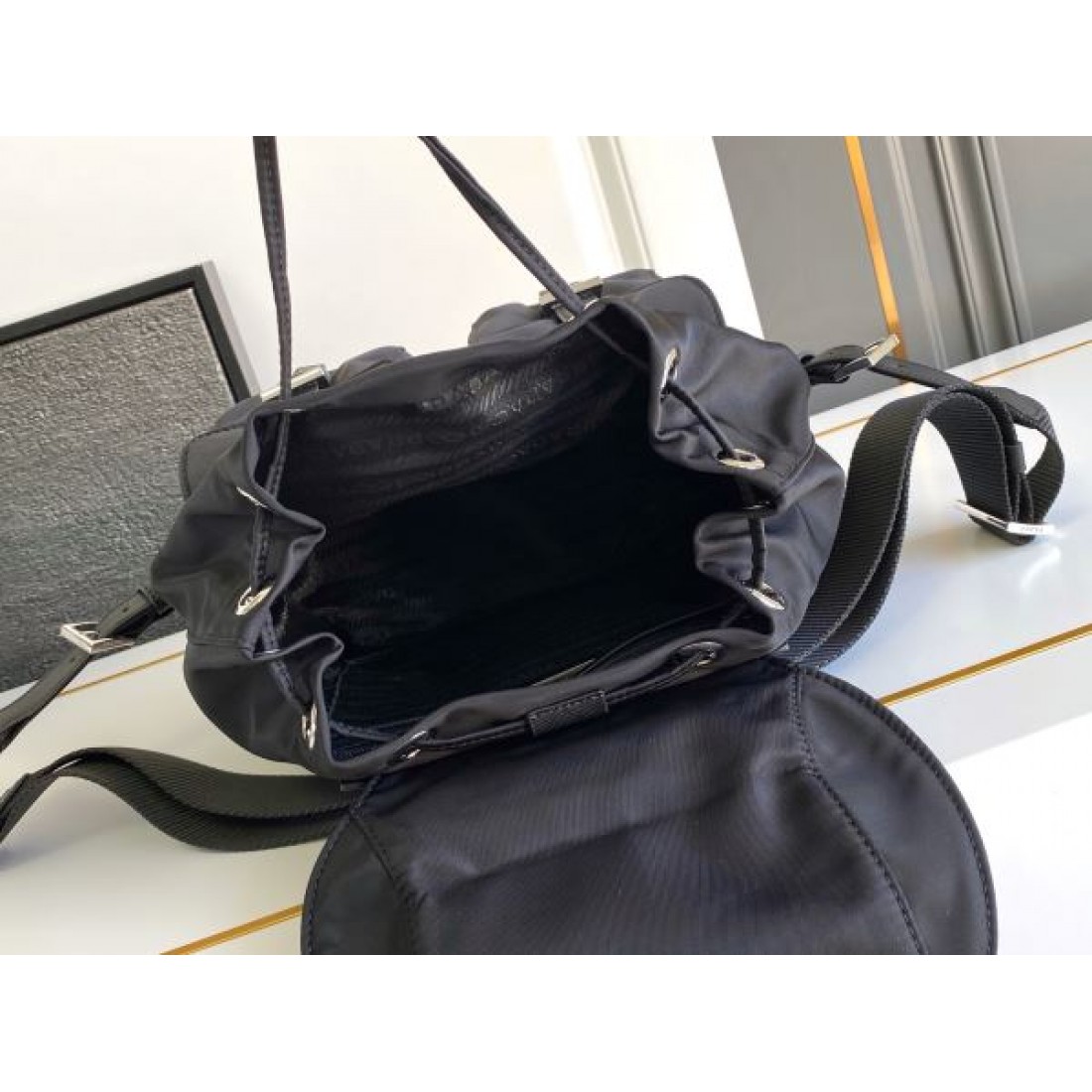 ナイロン×レザー 大容量 軽量 通勤 通学 PRADA プラダ コピー リュック 旅行 人気モデル シンプル おしゃれ