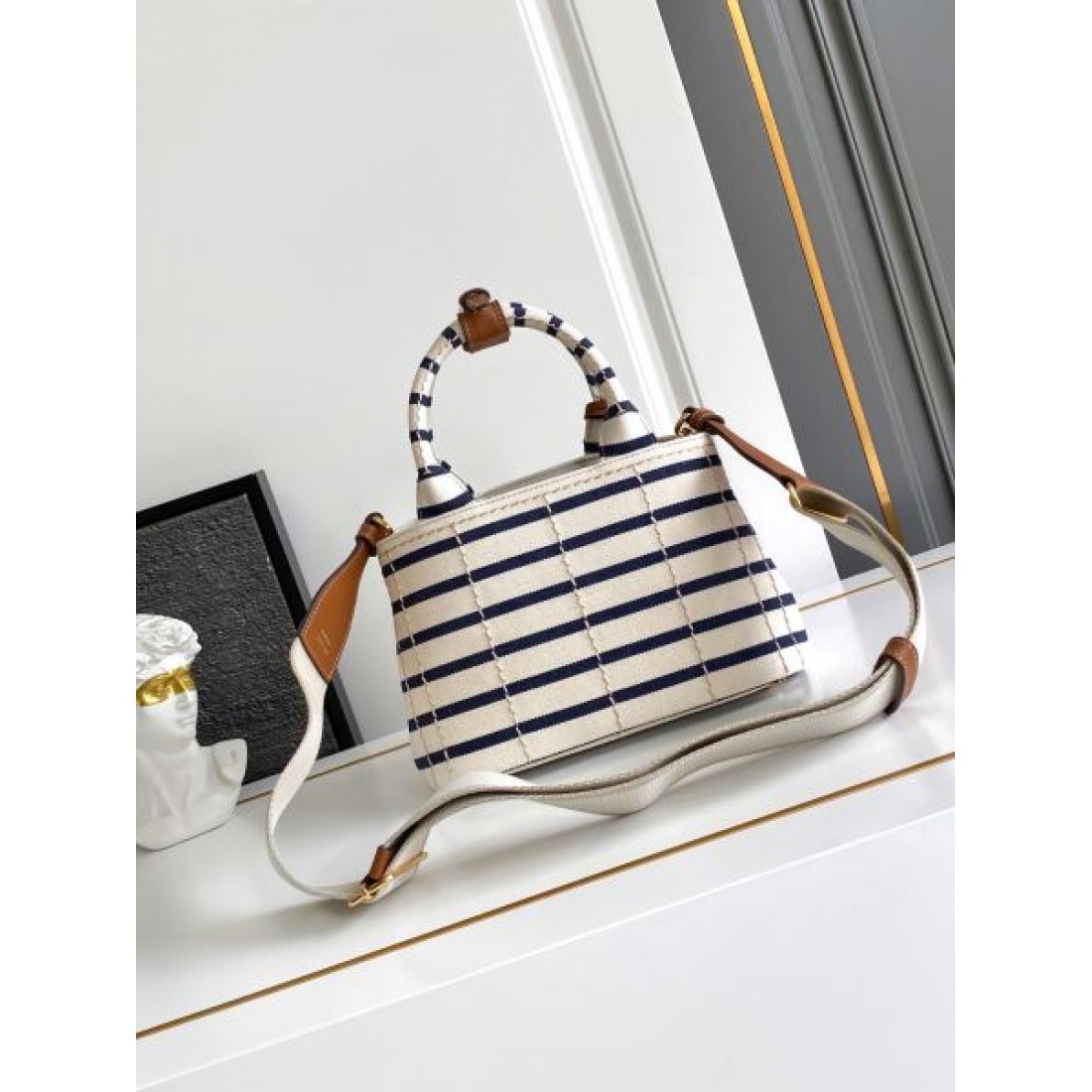 ストライプデザイン コンパクトトートシリーズ トップハンドル PRADA プラダ コピー トートバッグ 上品カジュアルスタイル 軽量デイリー仕様