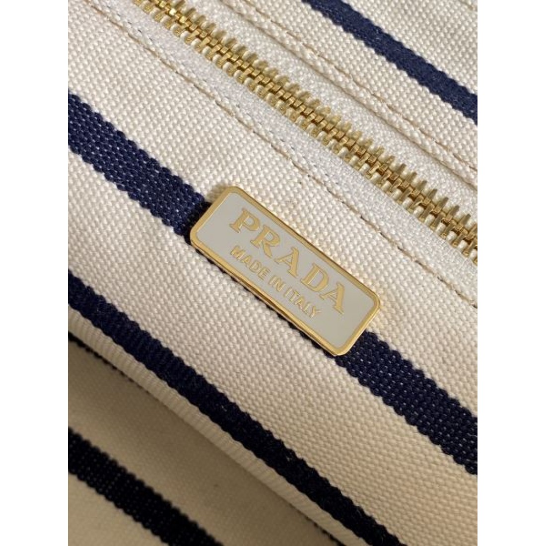 ストライプデザイン コンパクトトートシリーズ トップハンドル PRADA プラダ コピー トートバッグ 上品カジュアルスタイル 軽量デイリー仕様