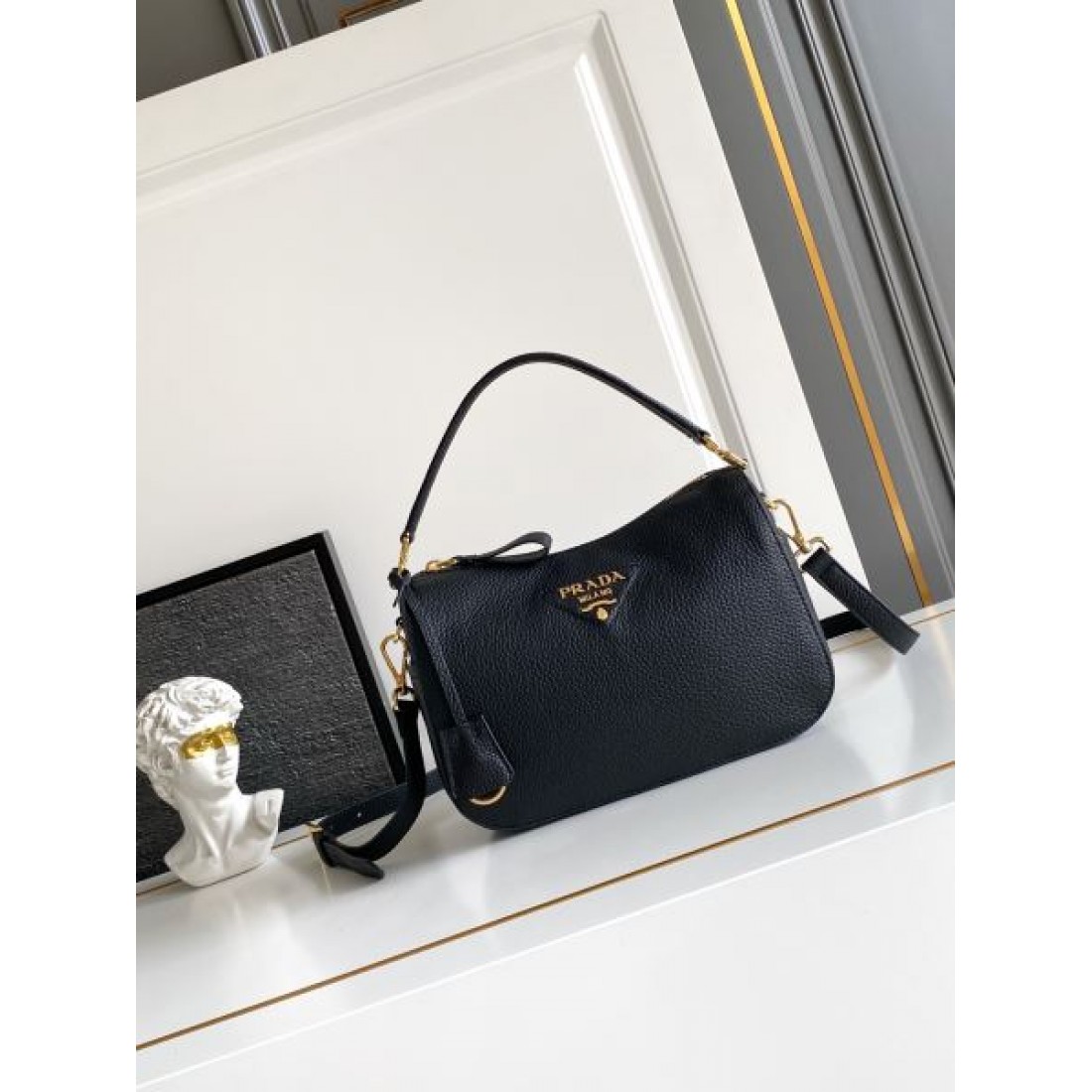 ミニショルダー レザー調 ワンハンドルデザイン PRADA プラダ コピー バッグ ゴールドロゴ カラーバリエーション豊富 2WAY通勤スタイル