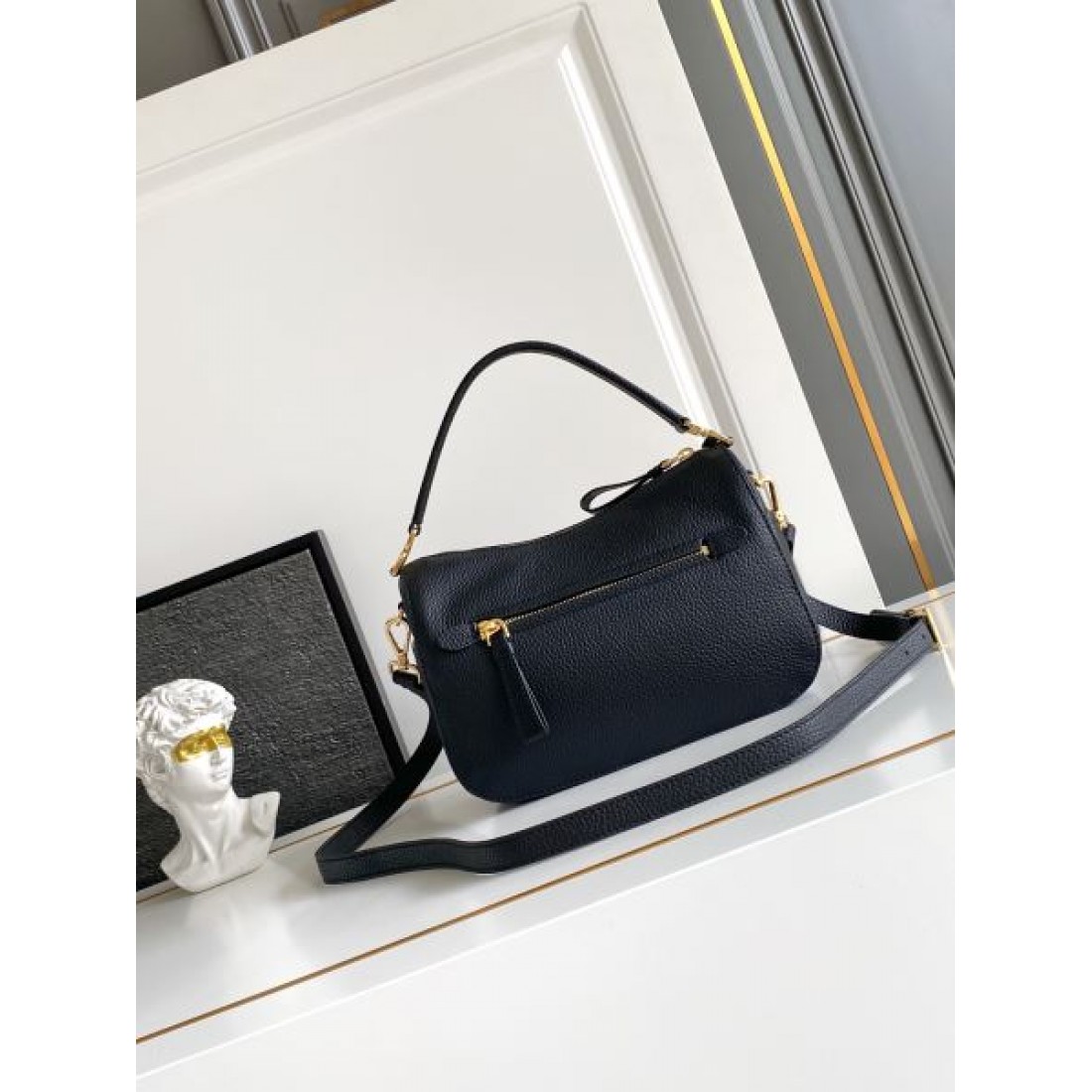 ミニショルダー レザー調 ワンハンドルデザイン PRADA プラダ コピー バッグ ゴールドロゴ カラーバリエーション豊富 2WAY通勤スタイル