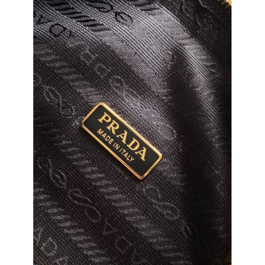 ミニショルダー レザー調 ワンハンドルデザイン PRADA プラダ コピー バッグ ゴールドロゴ カラーバリエーション豊富 2WAY通勤スタイル