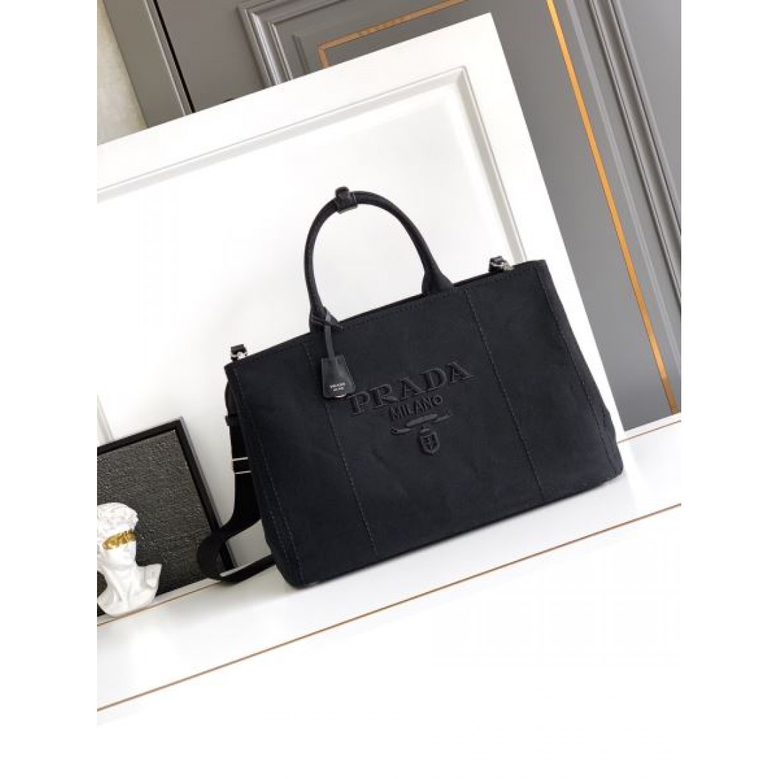 キャンバス×レザー ロゴエンボスデザイン 大容量通勤カジュアル PRADA プラダ コピー トートバッグ 軽量スタイル