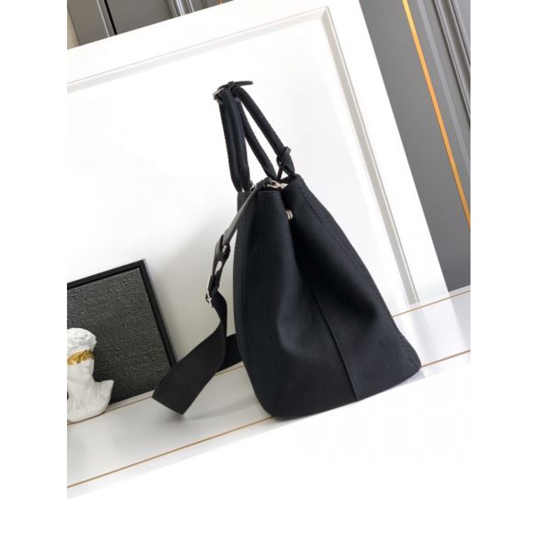 キャンバス×レザー ロゴエンボスデザイン 大容量通勤カジュアル PRADA プラダ コピー トートバッグ 軽量スタイル