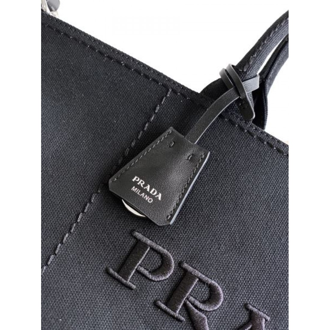 キャンバス×レザー ロゴエンボスデザイン 大容量通勤カジュアル PRADA プラダ コピー トートバッグ 軽量スタイル