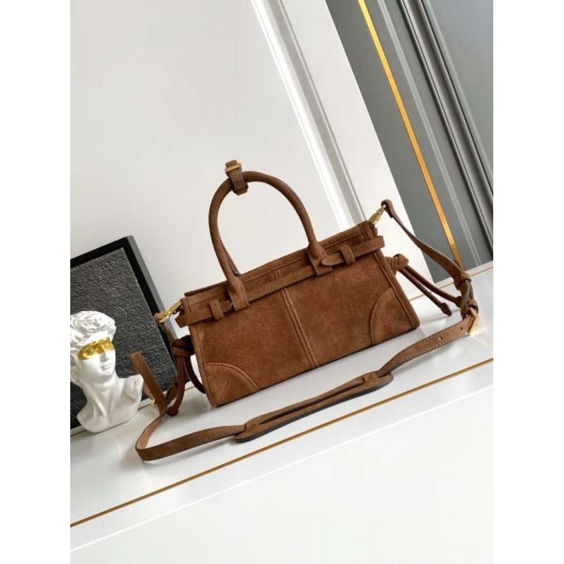 コンパクトレザースタイル トップハンドルバッグ スクエアシルエット PRADA プラダ コピー バッグ 上品ヴィンテージ調 デイリー対応