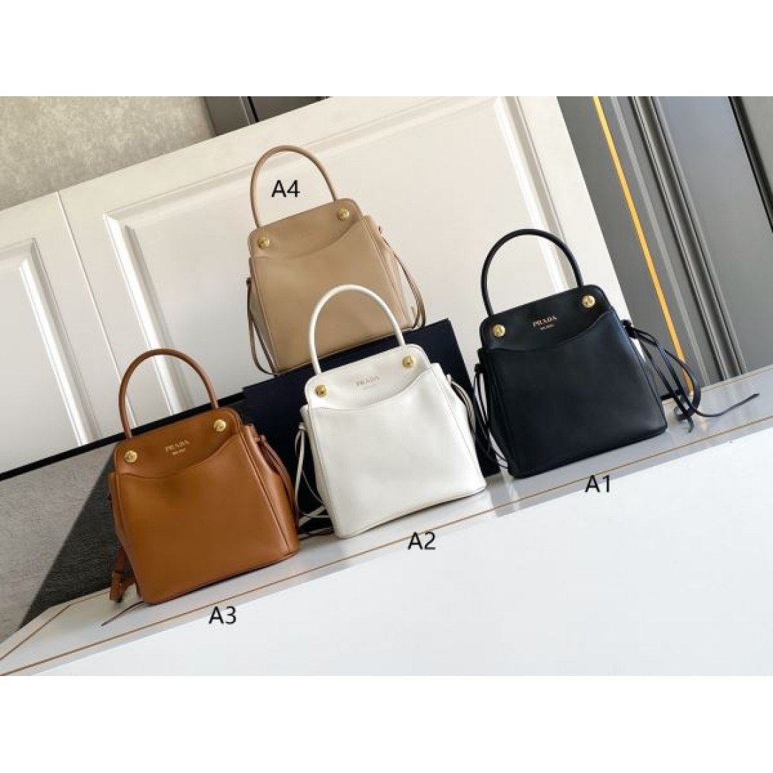 INSスタイル フェミニンレザー調 PRADA ...