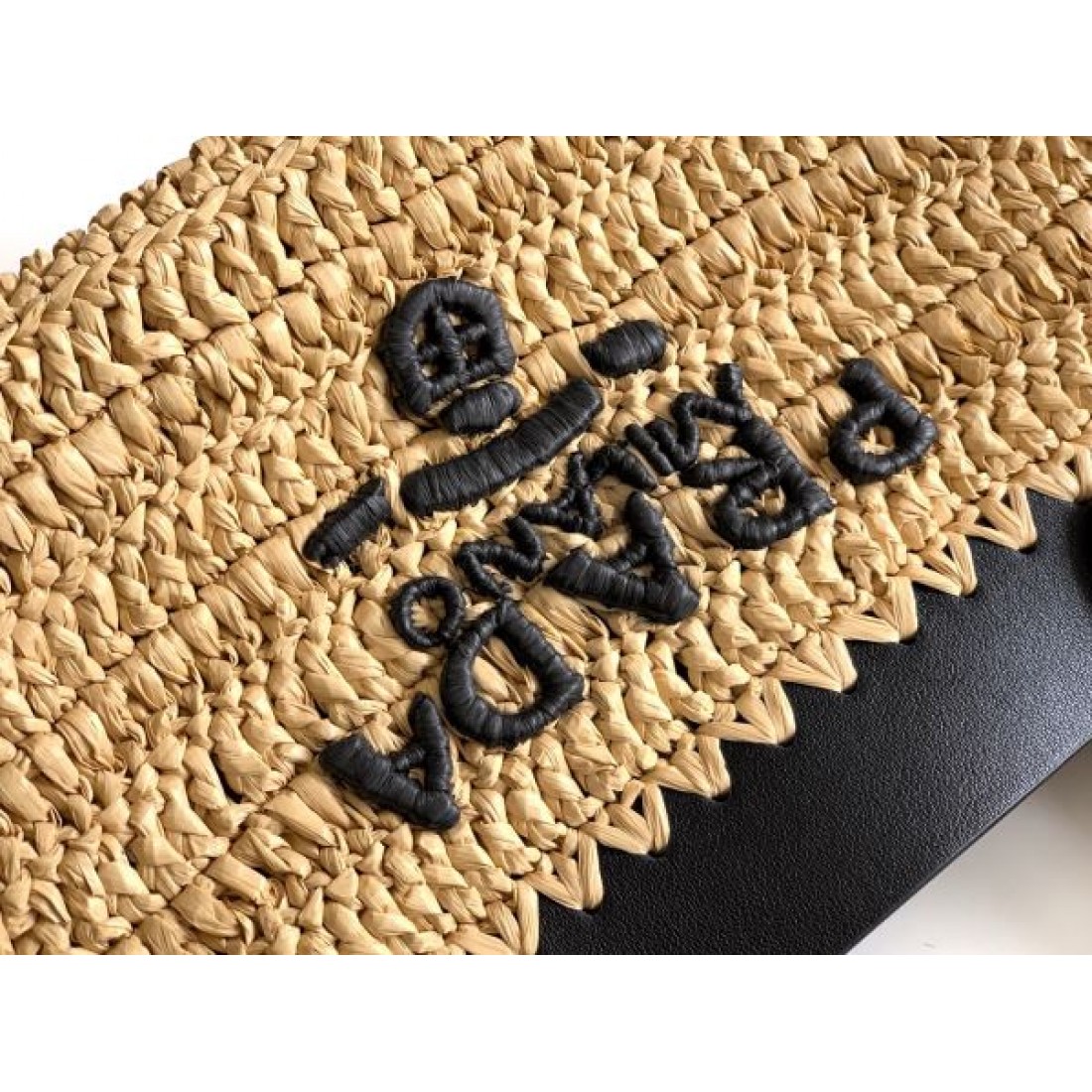 ナチュラルストロー ロゴ刺繍デザイン 軽量サマーコレクション PRADA プラダ コピー トートバッグ 高見えカジュアル