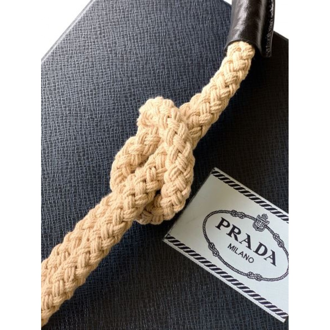 ホーボー ベージュカラー ロープハンドルデザイン PRADA プラダ コピー バッグ ゴールド金具 ナチュラルエレガント