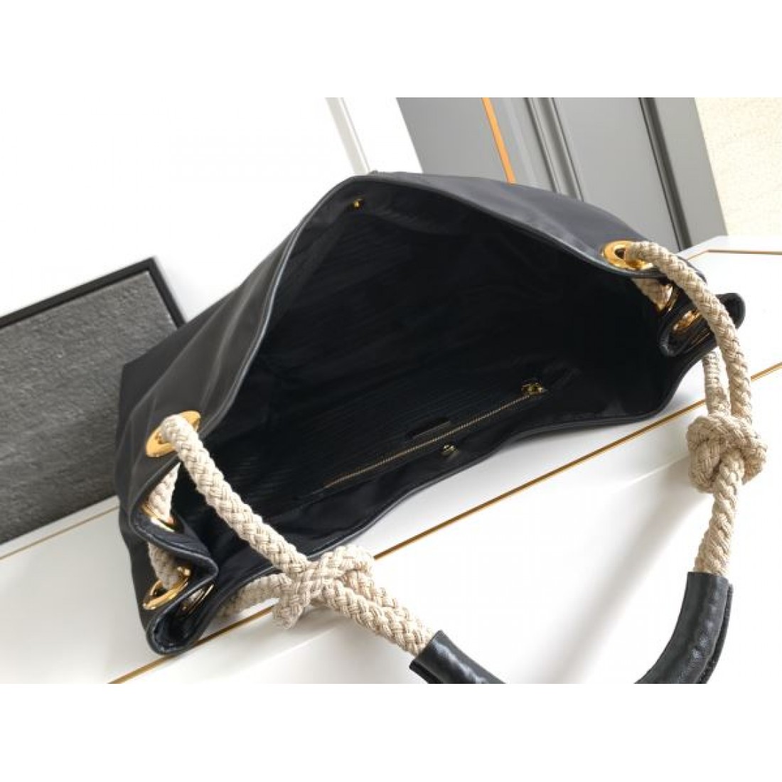 ホーボー ベージュカラー ロープハンドルデザイン PRADA プラダ コピー バッグ ゴールド金具 ナチュラルエレガント