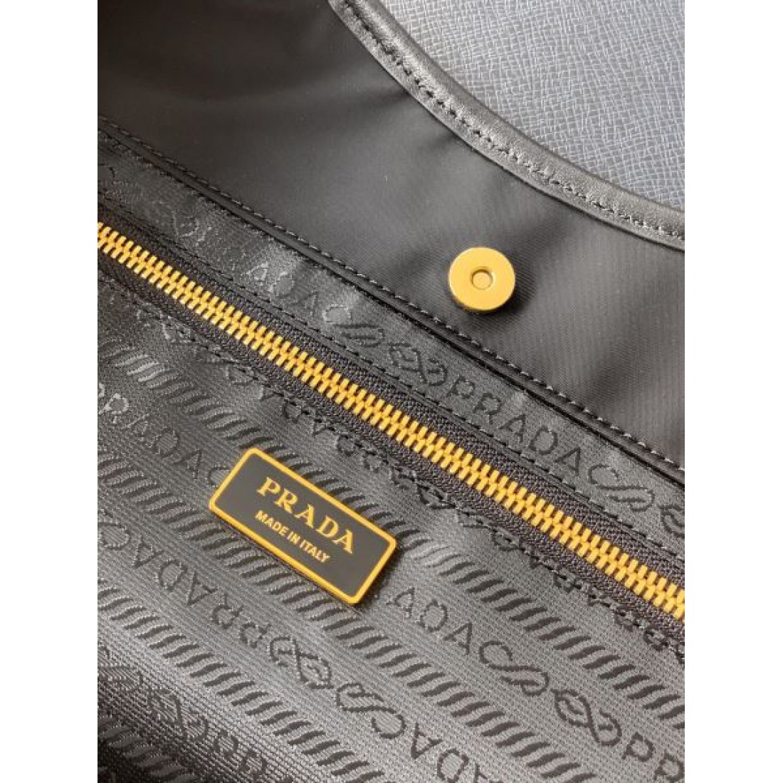 ホーボー ベージュカラー ロープハンドルデザイン PRADA プラダ コピー バッグ ゴールド金具 ナチュラルエレガント