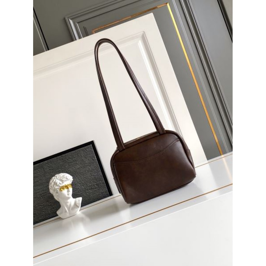 レザークラッチウォレット ブラウン ミニマルデザイン PRADA プラダ コピー ウォレット ジップポーチ アーバンラグジュアリー