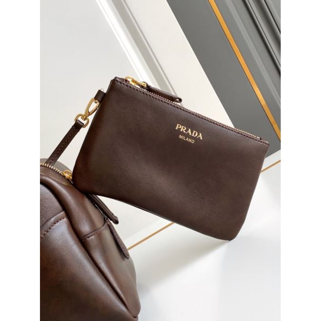 2026新作 ロングハンドル ブラウンレザー PRADA プラダ コピー トートバッグ アーバンラグジュアリー 着回し万能