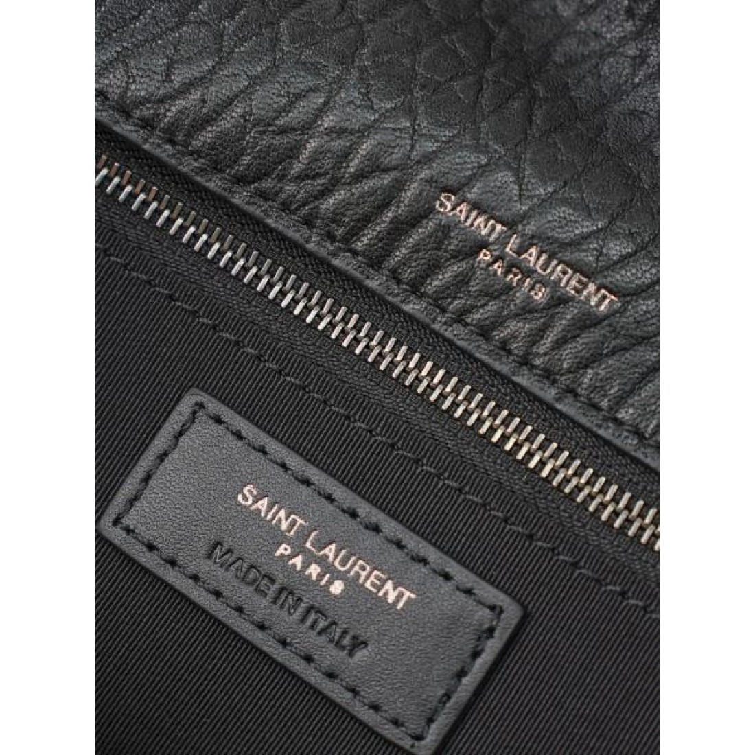 ブラックレザー フラップショルダー エンボスロゴ SAINT LAURENT サンローラン コピー バッグ ミニマルラグジュアリー 上質デザイン
