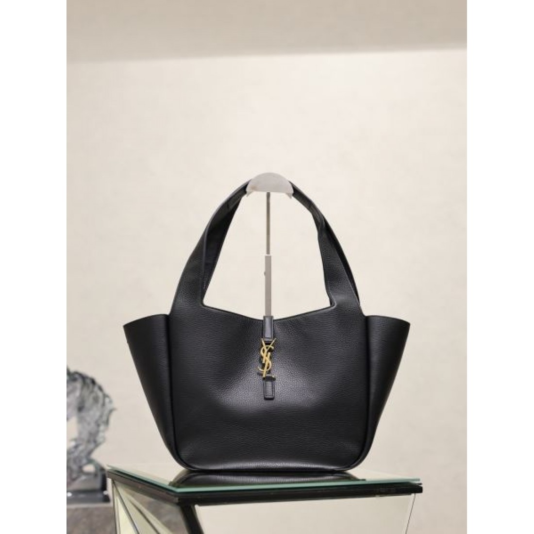 ワンポイントチャーム付き SAINT LAURENT サンローラン コピー バッグ シンプルラグジュアリー デイリーユース