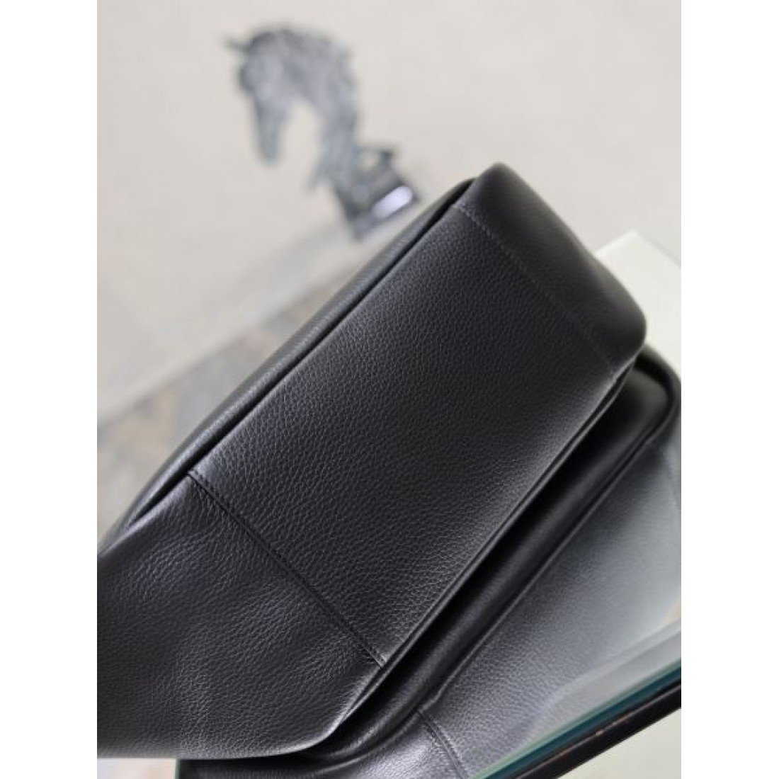 ワンポイントチャーム付き SAINT LAURENT サンローラン コピー バッグ シンプルラグジュアリー デイリーユース