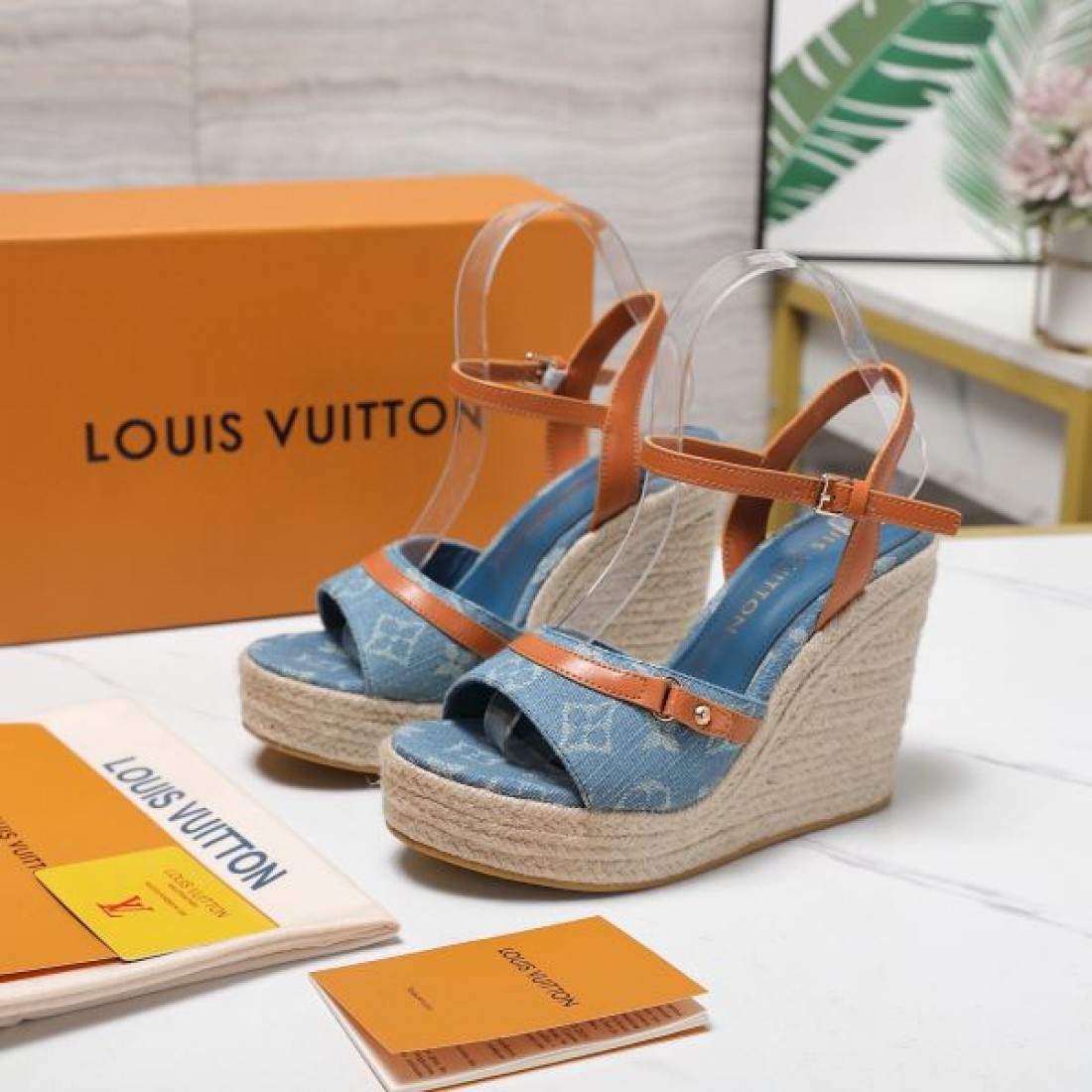 Louis Vuitton 厚底サンダル ジュートソール エレガントムード バカンススタイル 季節おすすめ