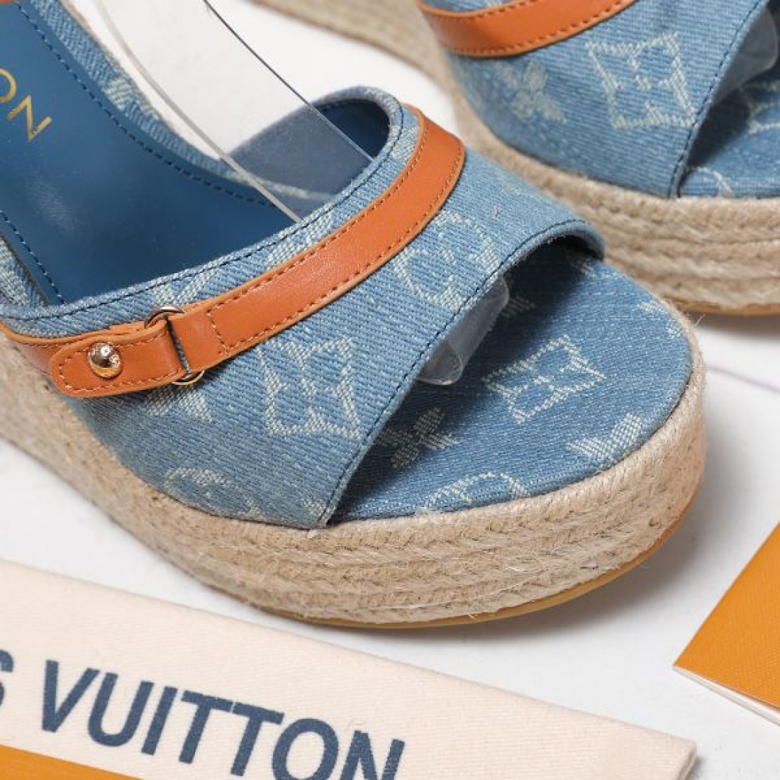 Louis Vuitton 厚底サンダル ジュートソール エレガントムード バカンススタイル 季節おすすめ