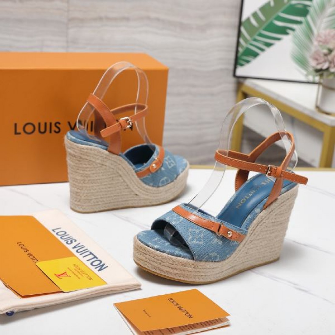 Louis Vuitton 厚底サンダル ジュートソール エレガントムード バカンススタイル 季節おすすめ