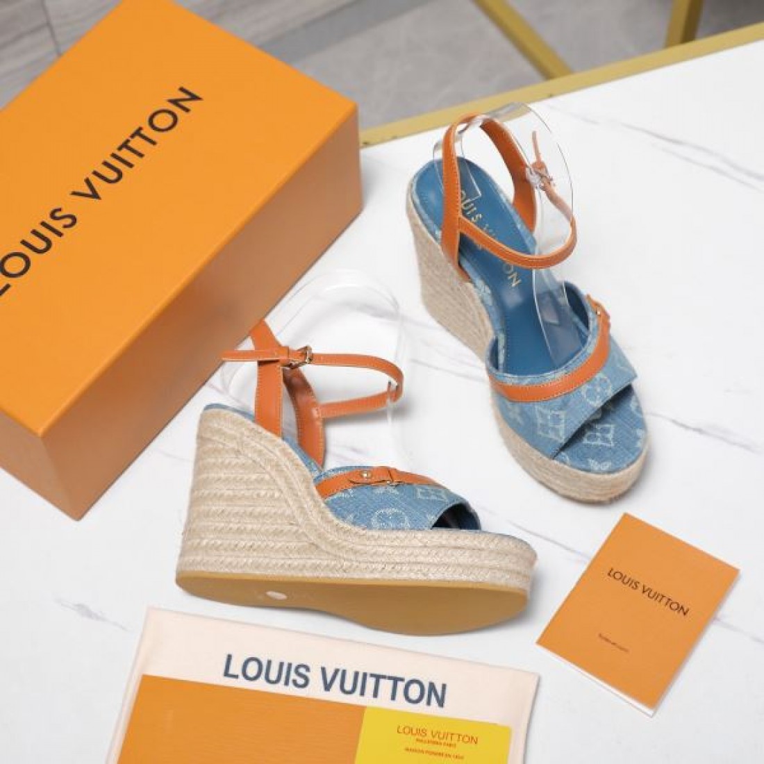 Louis Vuitton 厚底サンダル ジュートソール エレガントムード バカンススタイル 季節おすすめ