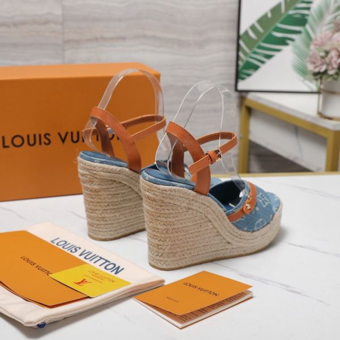 Louis Vuitton 厚底サンダル ジュートソール エレガントムード バカンススタイル 季節おすすめ