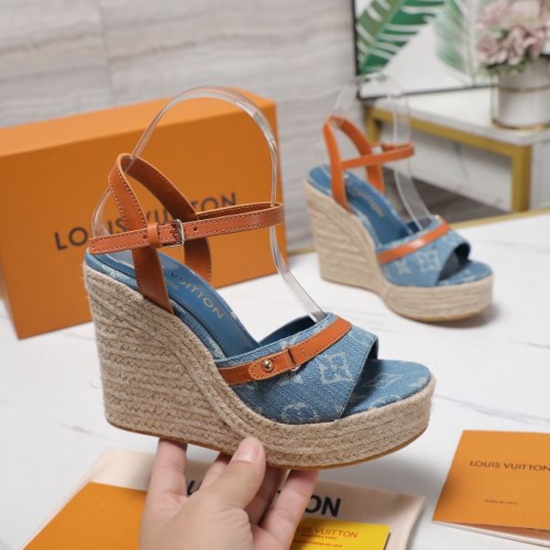 Louis Vuitton 厚底サンダル ジュートソール エレガントムード バカンススタイル 季節おすすめ