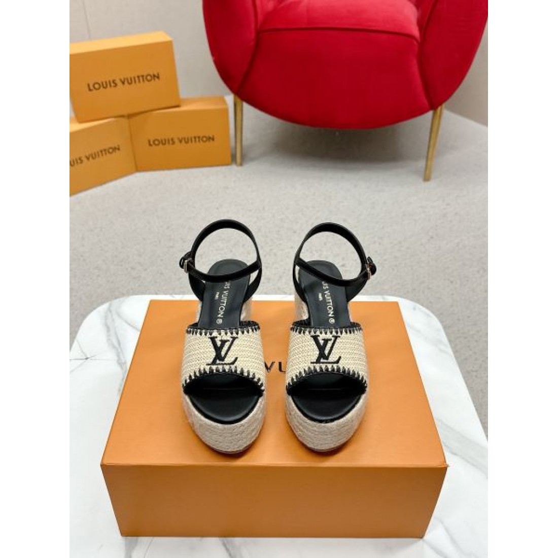 ラフィアテイスト 軽やかな印象 エレガントカジュアル 休日スタイル LOUIS VUITTON ルイヴィトン コピー サンダル ワンランク上