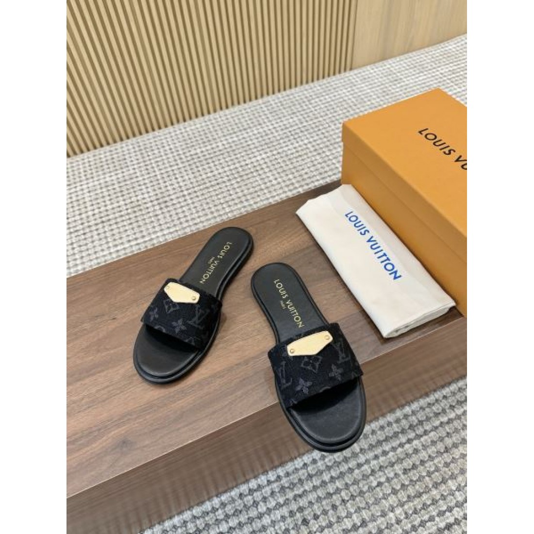 モダンデザイン 快適な履き心地 洗練コーデ LOUIS VUITTON ルイヴィトン コピー サンダル タウンユース 人気アイテム