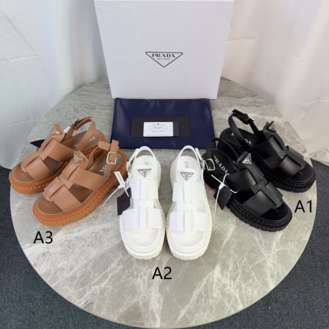 2026新作 バックストラップ 厚底ソール 実用的デザイン PRADA プラダ コピー グラディエーターサンダル 着回し自在