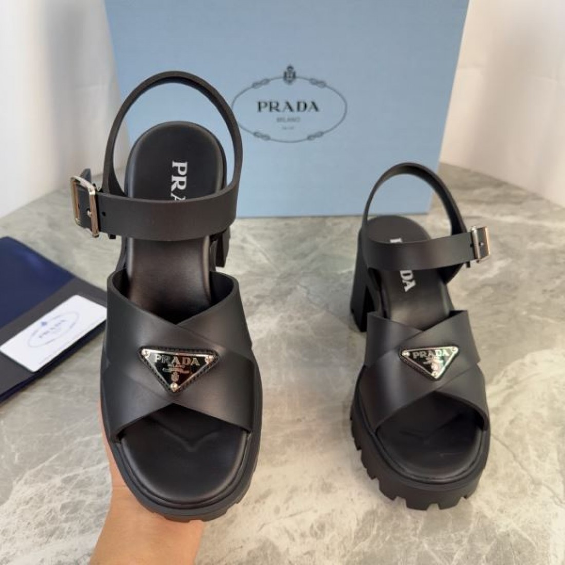クロスデザイン 軽量仕様 抜け感 モダンスタイル PRADA プラダ コピー サンダル デイリーユース ストラップ